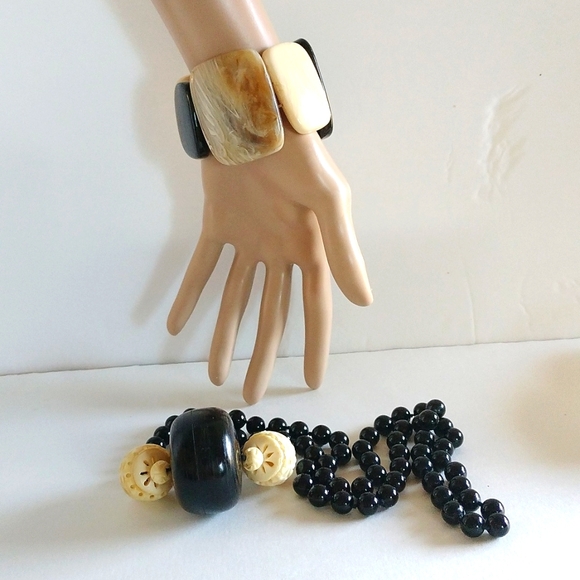 VINTAGE BLACK ONYX  HAND CARVED BOVINE BONE NECKLACE 34" LONG MATCHING BRACELET - Picture 3 of 10